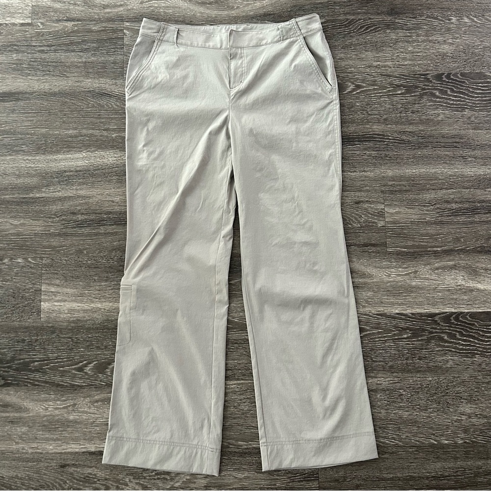 Athleta Wide Straight Leg Mid Rise Cargo Pants #44286 Size 16 Zippered Pocket